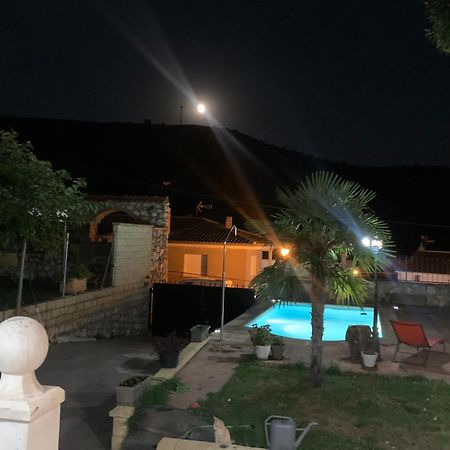 Apartamento Con Piscina Chiloeches Eksteriør bilde